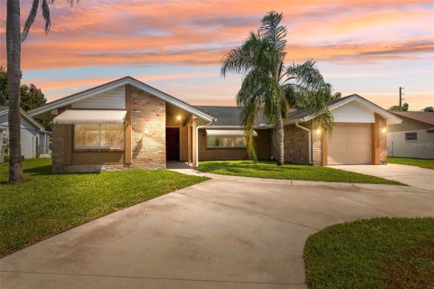 House in New Port Richey, Florida 3 bedrooms, 145.11 sq.m. № 1881416 - photo 5