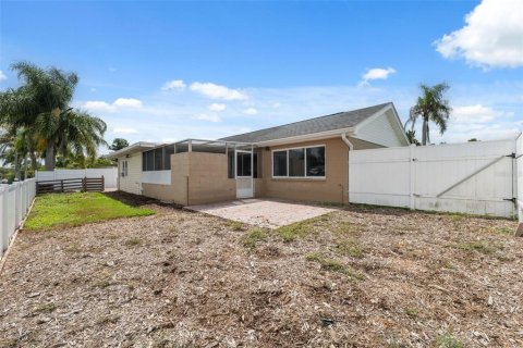 House in New Port Richey, Florida 3 bedrooms, 145.11 sq.m. № 1881416 - photo 26