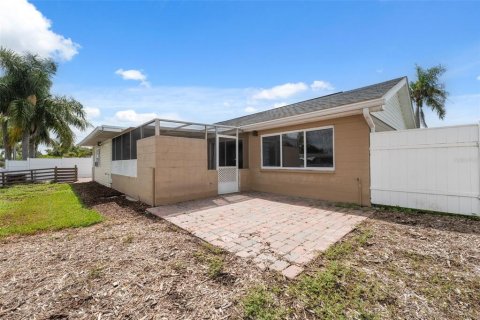 House in New Port Richey, Florida 3 bedrooms, 145.11 sq.m. № 1881416 - photo 27