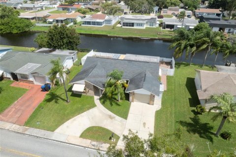 House in New Port Richey, Florida 3 bedrooms, 145.11 sq.m. № 1881416 - photo 2