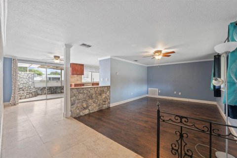 House in New Port Richey, Florida 3 bedrooms, 145.11 sq.m. № 1881416 - photo 18