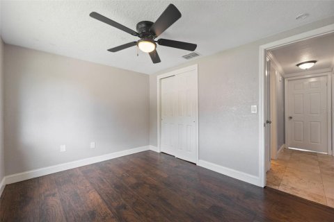 House in New Port Richey, Florida 3 bedrooms, 145.11 sq.m. № 1881416 - photo 14