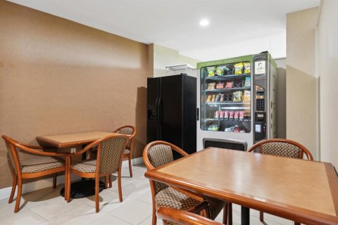 Condo in Riviera Beach, Florida, 1 bedroom  № 2179155 - photo 22