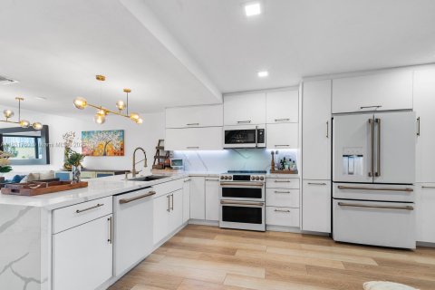 Condominio en venta en North Miami Beach, Florida, 2 dormitorios, 124.95 m2 № 1816377 - foto 5