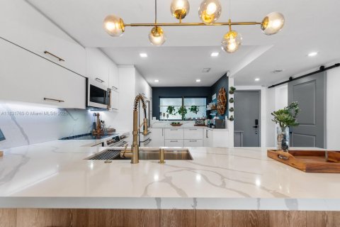 Condominio en venta en North Miami Beach, Florida, 2 dormitorios, 124.95 m2 № 1816377 - foto 4