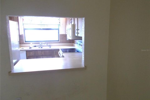 Townhouse in Port Charlotte, Florida 2 bedrooms, 113.15 sq.m. № 2097687 - photo 7