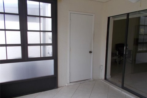 Townhouse in Port Charlotte, Florida 2 bedrooms, 113.15 sq.m. № 2097687 - photo 16