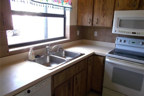Townhouse in Port Charlotte, Florida 2 bedrooms, 113.15 sq.m. № 2097687 - photo 4