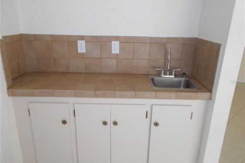 Townhouse in Port Charlotte, Florida 2 bedrooms, 113.15 sq.m. № 2097687 - photo 9