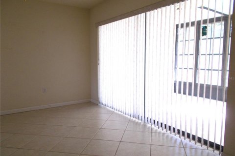 Townhouse in Port Charlotte, Florida 2 bedrooms, 113.15 sq.m. № 2097687 - photo 12