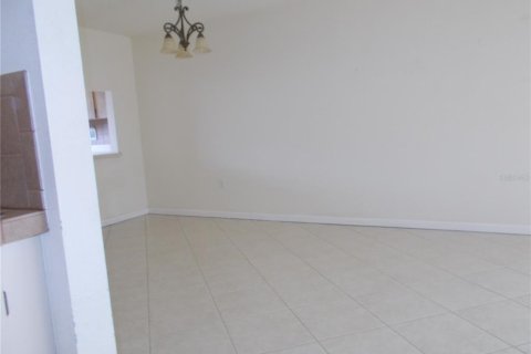 Townhouse in Port Charlotte, Florida 2 bedrooms, 113.15 sq.m. № 2097687 - photo 8