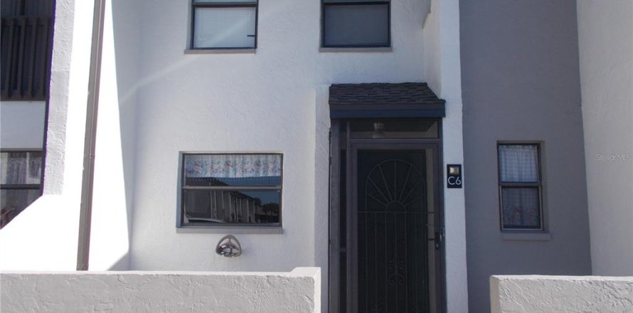 Townhouse in Port Charlotte, Florida 2 bedrooms, 113.15 sq.m. № 2097687