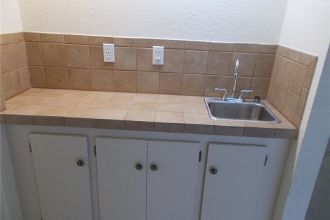 Townhouse in Port Charlotte, Florida 2 bedrooms, 113.15 sq.m. № 2097687 - photo 11