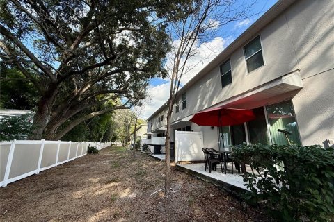Townhouse in Winter Park, Florida 3 bedrooms, 173.91 sq.m. № 2213164 - photo 21