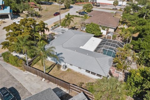 Купить виллу или дом в Сарасота, Флорида 9 комнат, 204.01м2, № 2209245 - фото 16