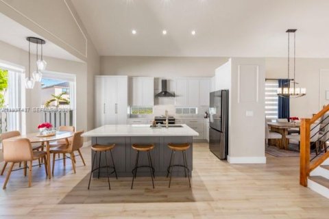 Villa ou maison à vendre à Miramar, Floride: 4 chambres, 246.66 m2 № 1999082 - photo 10