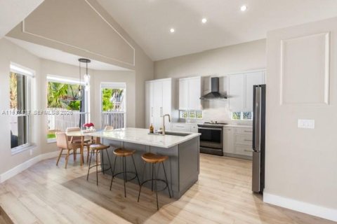 Villa ou maison à vendre à Miramar, Floride: 4 chambres, 246.66 m2 № 1999082 - photo 11