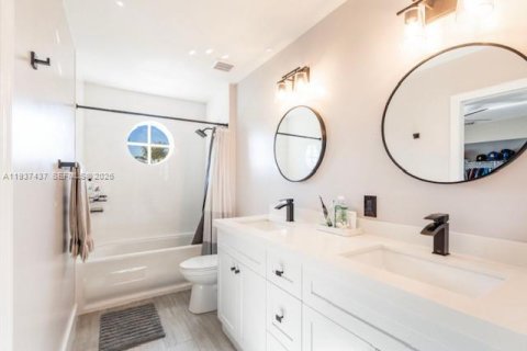 Villa ou maison à vendre à Miramar, Floride: 4 chambres, 246.66 m2 № 1999082 - photo 24