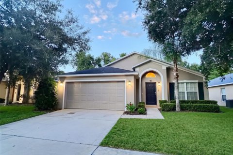 House in Davenport, Florida 5 bedrooms, 156.08 sq.m. № 2324189