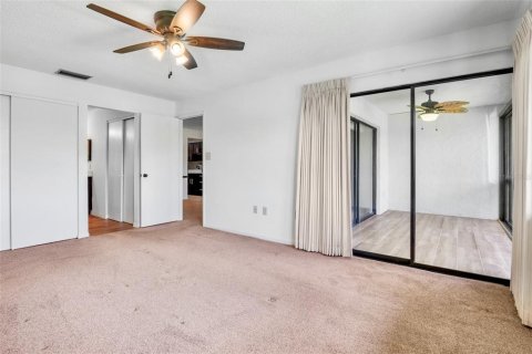 Condo in Sarasota, Florida, 2 bedrooms № 2214349 - photo 18