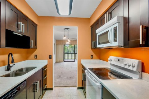 Condo in Sarasota, Florida, 2 bedrooms № 2214349 - photo 10