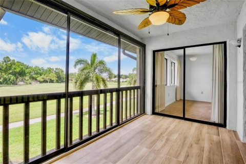 Condo in Sarasota, Florida, 2 bedrooms № 2214349 - photo 14