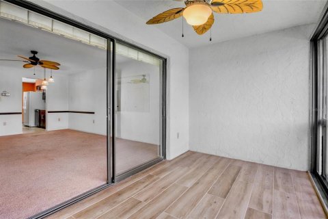 Condo in Sarasota, Florida, 2 bedrooms № 2214349 - photo 15
