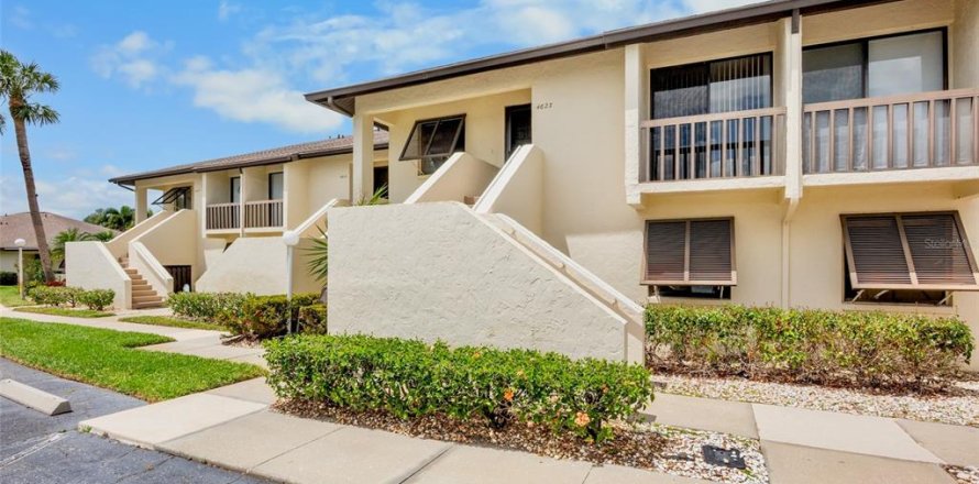 Condo in Sarasota, Florida, 2 bedrooms № 2214349