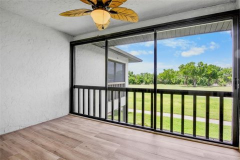 Condo in Sarasota, Florida, 2 bedrooms № 2214349 - photo 13