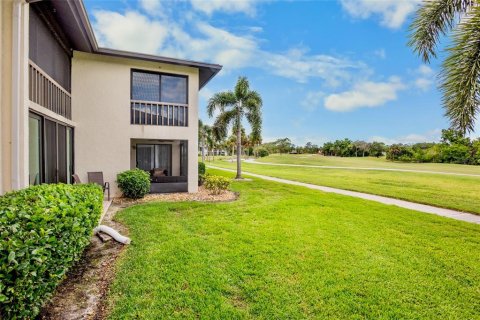 Condo in Sarasota, Florida, 2 bedrooms № 2214349 - photo 3