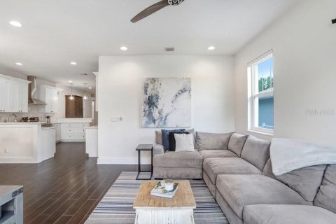 House in Tampa, Florida 3 bedrooms, 148.74 sq.m. № 1628564 - photo 6