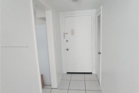 Copropriété à vendre à Hallandale Beach, Floride: 1 chambre, 67.82 m2 № 1961482 - photo 21