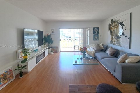 Copropriété à vendre à Hallandale Beach, Floride: 1 chambre, 67.82 m2 № 1961482 - photo 7