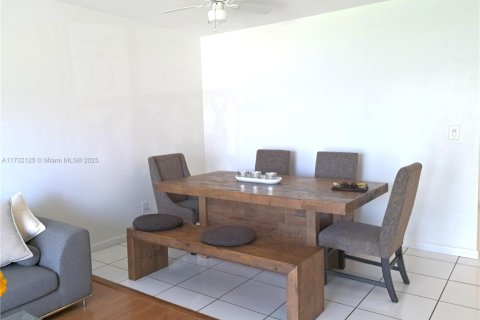 Copropriété à vendre à Hallandale Beach, Floride: 1 chambre, 67.82 m2 № 1961482 - photo 11