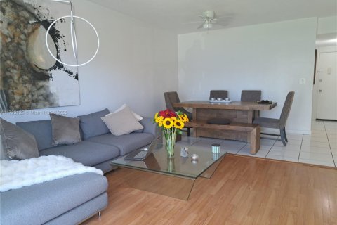 Copropriété à vendre à Hallandale Beach, Floride: 1 chambre, 67.82 m2 № 1961482 - photo 4