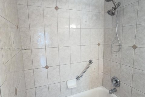 Copropriété à vendre à Hallandale Beach, Floride: 1 chambre, 67.82 m2 № 1961482 - photo 22
