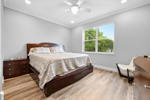 House in Wellington, Florida 6 bedrooms, 377.37 sq.m. № 2392054 - photo 22