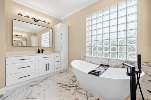 House in Wellington, Florida 6 bedrooms, 377.37 sq.m. № 2392054 - photo 21