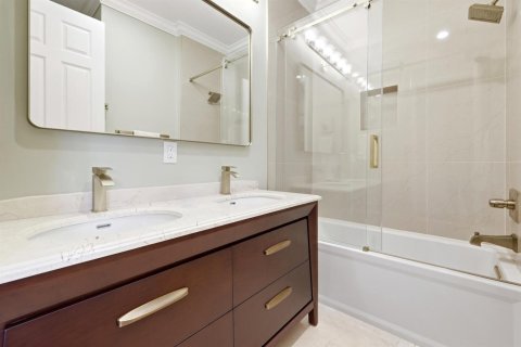 House in Wellington, Florida 6 bedrooms, 377.37 sq.m. № 2392054 - photo 28