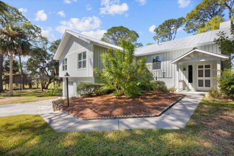 House in Cedar Key, Florida 3 bedrooms, 242.66 sq.m. № 2098879 - photo 3