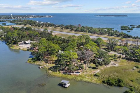 House in Cedar Key, Florida 3 bedrooms, 242.66 sq.m. № 2098879 - photo 12