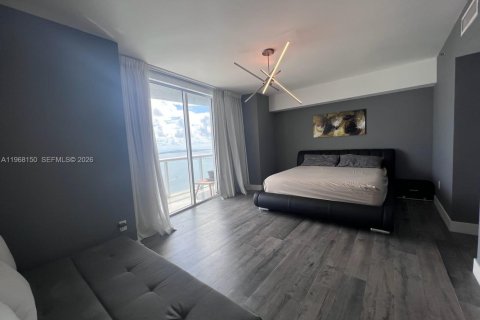 Condominio en alquiler en Miami, Florida, 3 dormitorios, 169.55 m2 № 2029320 - foto 24