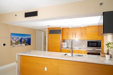 Condominio en alquiler en Miami, Florida, 3 dormitorios, 169.55 m2 № 2029320 - foto 3