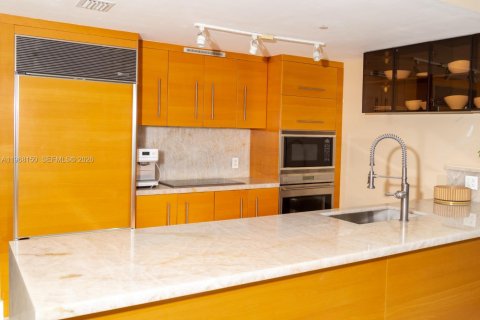 Condominio en alquiler en Miami, Florida, 3 dormitorios, 169.55 m2 № 2029320 - foto 12