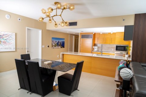 Condominio en alquiler en Miami, Florida, 3 dormitorios, 169.55 m2 № 2029320 - foto 16