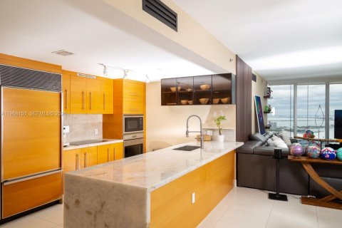 Condominio en alquiler en Miami, Florida, 3 dormitorios, 169.55 m2 № 2029320 - foto 2
