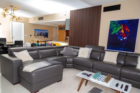 Condominio en alquiler en Miami, Florida, 3 dormitorios, 169.55 m2 № 2029320 - foto 4