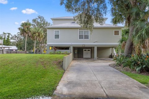 Villa ou maison à Crystal River, Floride 4 chambres, 235.04 m2 № 2097250