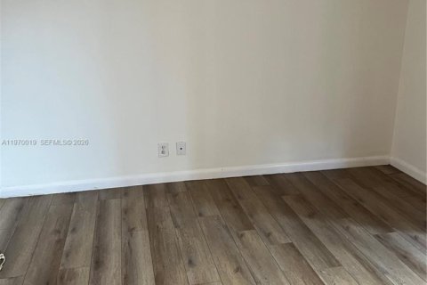 Condo in West Palm Beach, Florida, 1 bedroom № 2030904 - photo 5