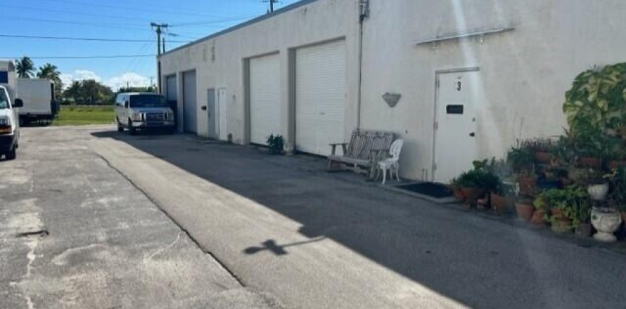 Commercial property in Jupiter, Florida № 849909